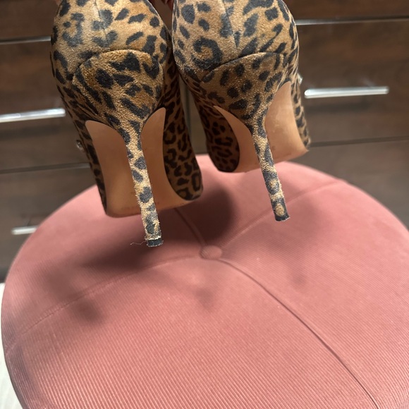 Manolo Blahnik Animal Print Heels with diamond across the toolbox - Picture 6 of 7